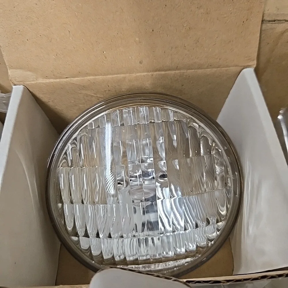 Norman Lamps H7557 - Volts 12V, Watts 12W, Type PAR36 (Lot Of 10)
